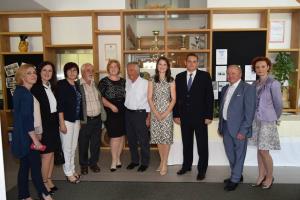 Gostje na otvoritvi z direktorico Vesno Vodišek Razboršek